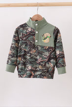 Load image into Gallery viewer, Camouflage dog hunting applique pullover