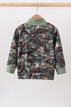 Load image into Gallery viewer, Camouflage dog hunting applique pullover