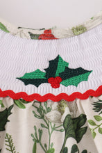 Load image into Gallery viewer, Green holly floral smocked ruffle pants set