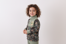 Load image into Gallery viewer, Camouflage dog hunting applique pullover
