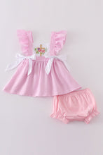 Load image into Gallery viewer, Pink seersucker cross floral embroidery bloomer set

