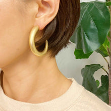 Load image into Gallery viewer, So Smooth Daily Hoop Earrings
