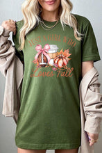 Load image into Gallery viewer, Girl Loves Fall Graphic Tee
