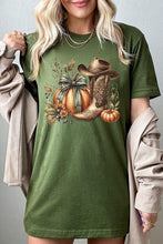 Load image into Gallery viewer, Howdy Pumpkin Western Fall Graphic Tee
