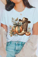 Load image into Gallery viewer, Howdy Pumpkin Western Fall Graphic Tee
