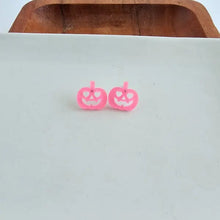 Load image into Gallery viewer, Jack O Lantern Pumpkin Studs - Pink Glitter - Image #4
