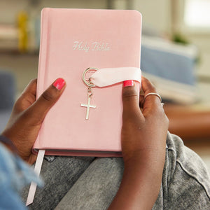 NKJV, Simply Charming Bible, Hardcover, Pink: Pink Edition