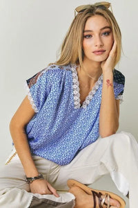 PRINTED LACE V NECK SHORT SLEEVE LOOSE TOP - Image #1