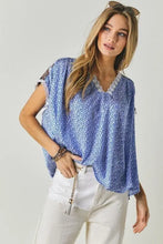 Load image into Gallery viewer, PRINTED LACE V NECK SHORT SLEEVE LOOSE TOP - Image #7
